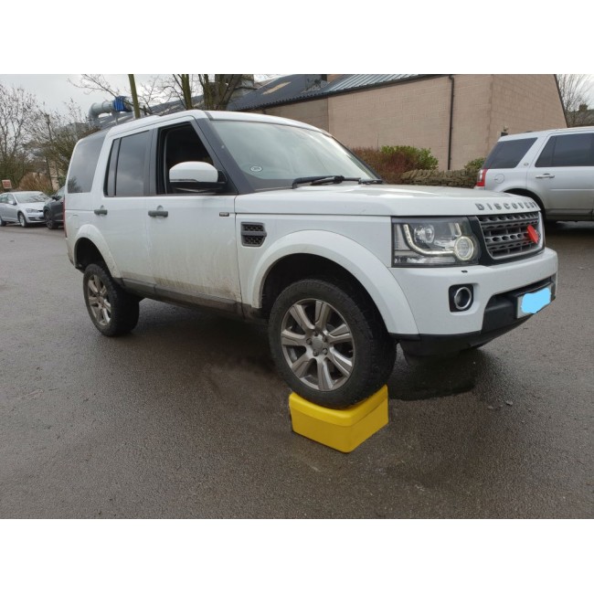 POLYCARBONATE OUTDOOR DEFIBRILLATOR CABINET WITH CODE LOCK, HEATING SYSTEM AND LED LIGHT